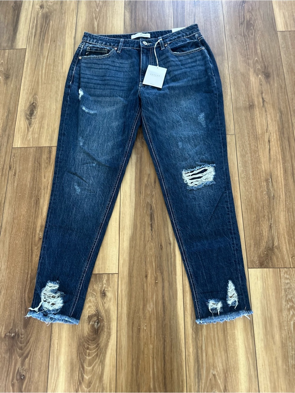 KanCan women’s Distressed boyfriend Jeans size 9/28 NWT - Picture 2 of 5